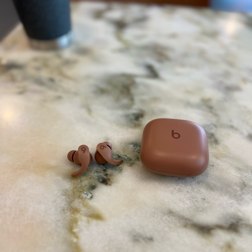 Beats x Kim K (Beats Fit Pro)